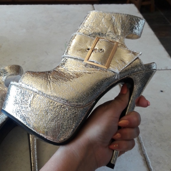 Heels - Picture 4 of 4